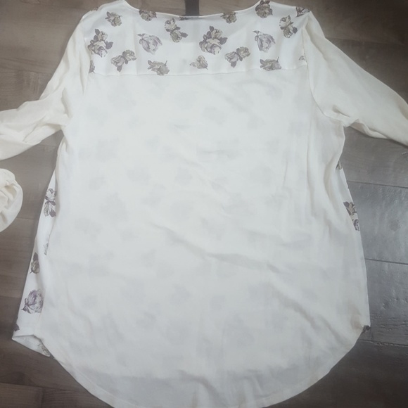 Ann Taylor factory silky front blouse. Size L - Picture 5 of 5